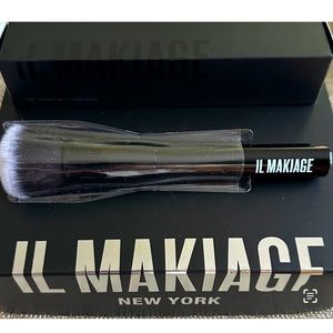 NEW IL Makiage Blending Brush